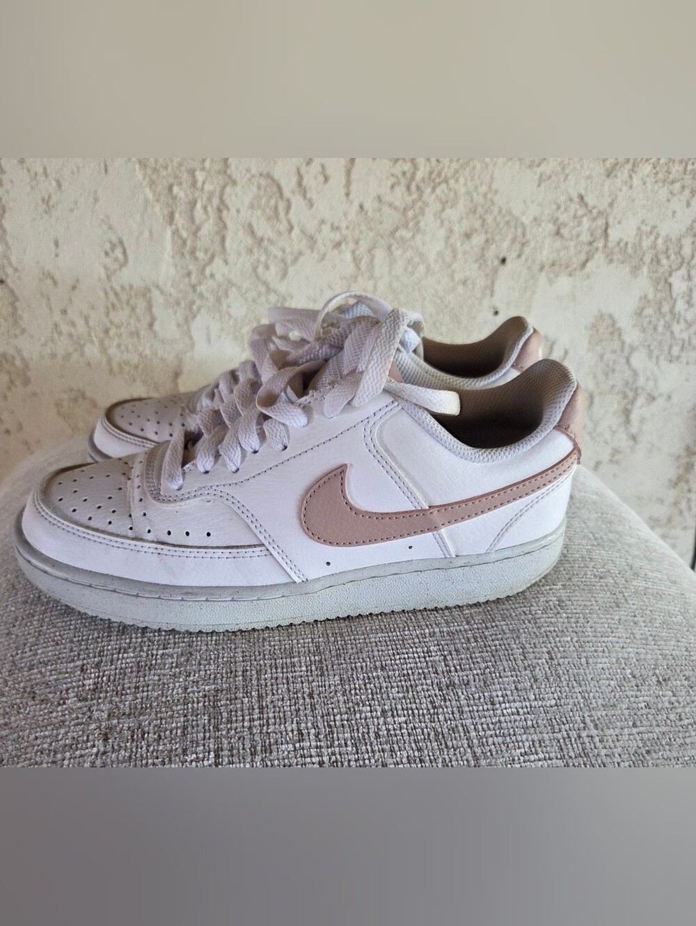 Size 6 Nike Women’s Low-Top Sneakers in White with Blush Pink Swoosh